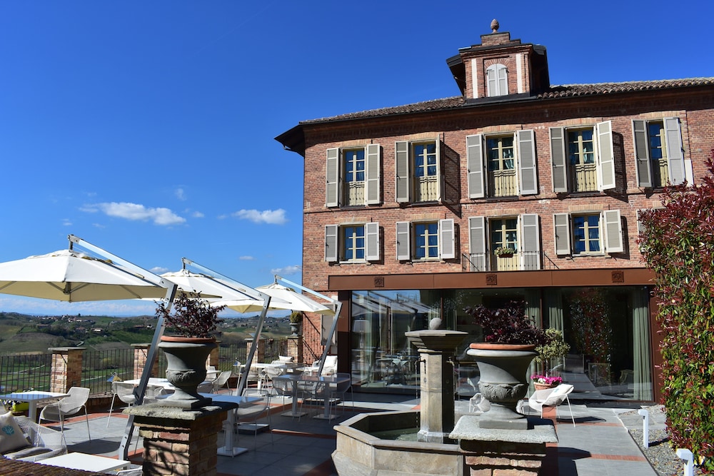 Villa Fontana Relais Suite & SPA — 4-Star Luxury Hotel in Agliano Terme, Italy