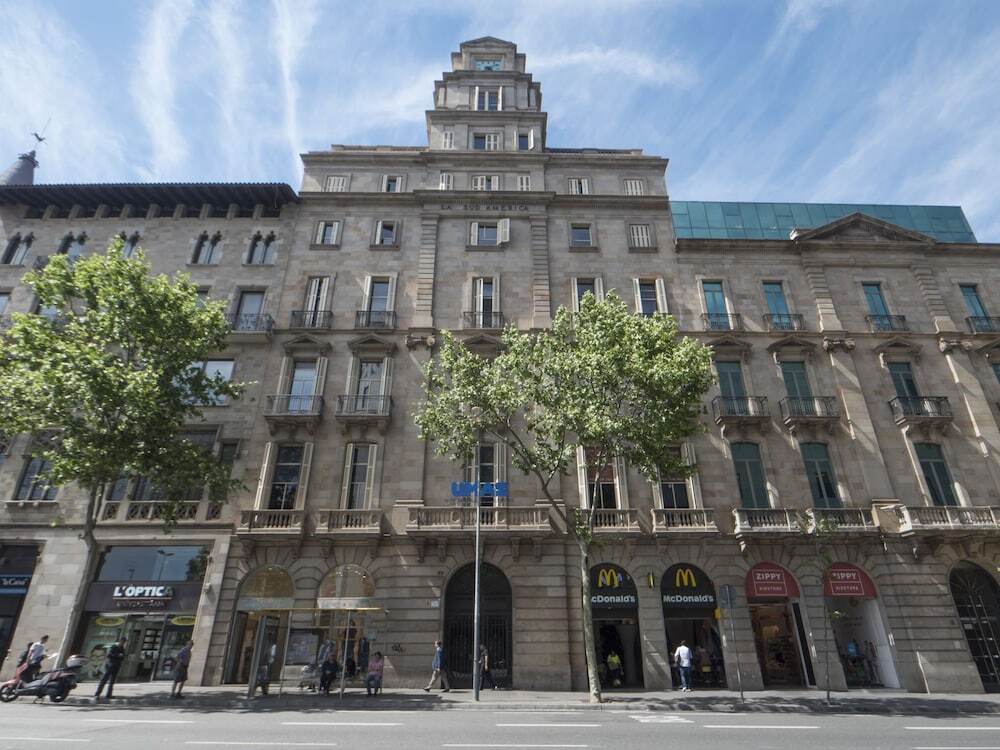 Rent Top Apartments near Plaza de Catalunya — 4-Star Luxury Hotel in Barcelona, Spain