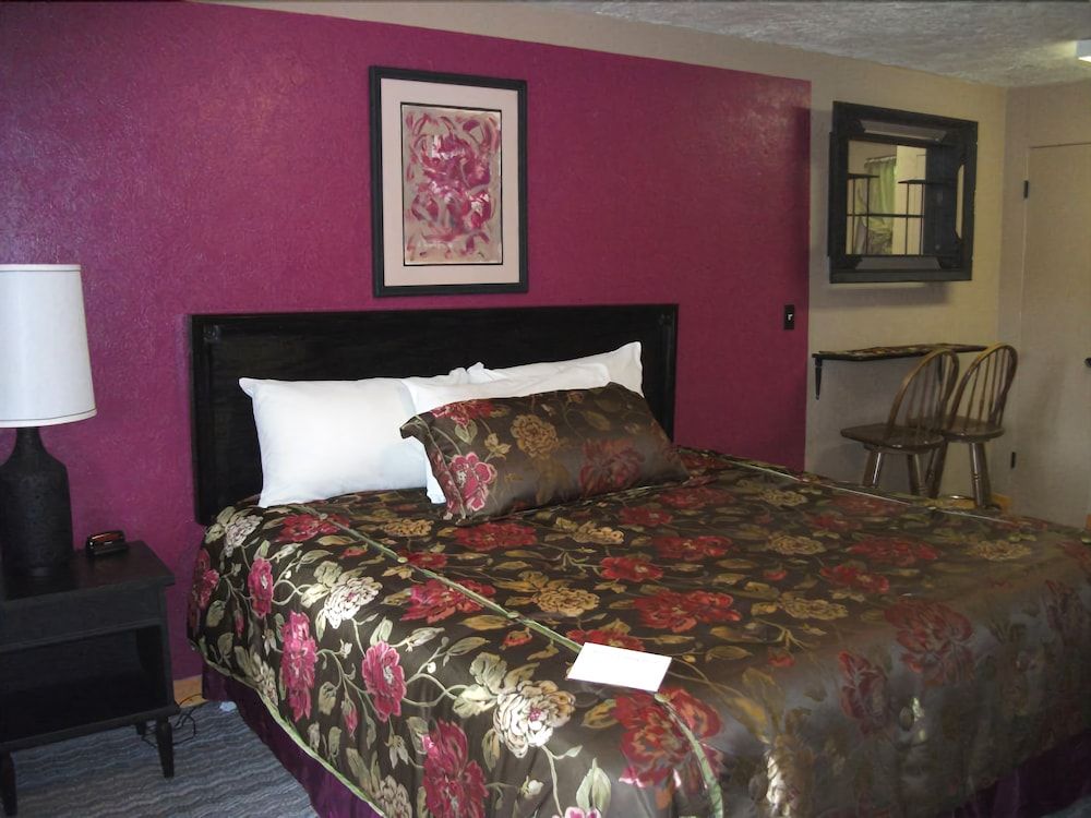 Caboose Motel - photo 7