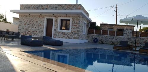 Double Bee Villa with private pool — 4-Star Luxury Hotel in Ayios Konstandinos, Greece