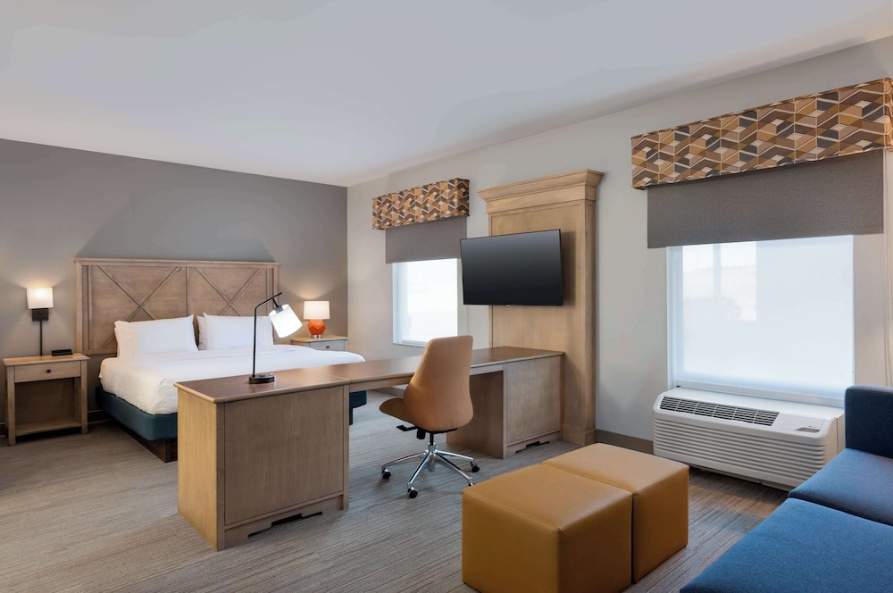 Hampton Inn & Suites Dodge City - photo 24
