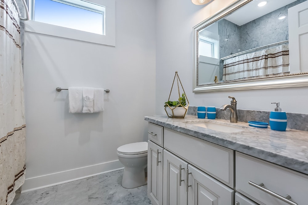 Newly Renovated 4BD Penthouse - photo 13