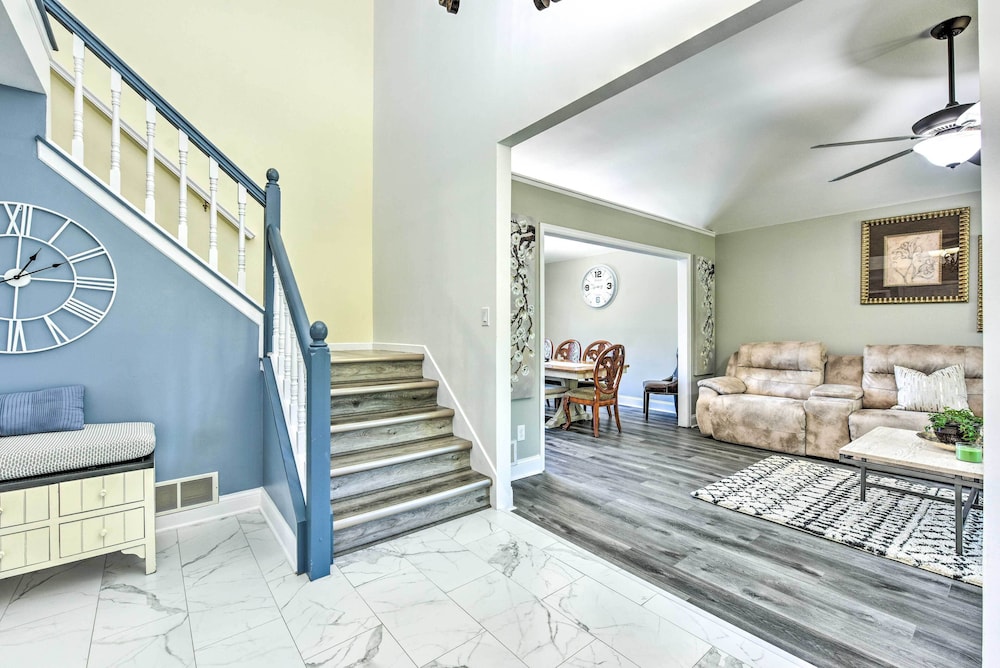 Pet friendly Maple Grove Gem w Private Yard — hotel in Maple Grove