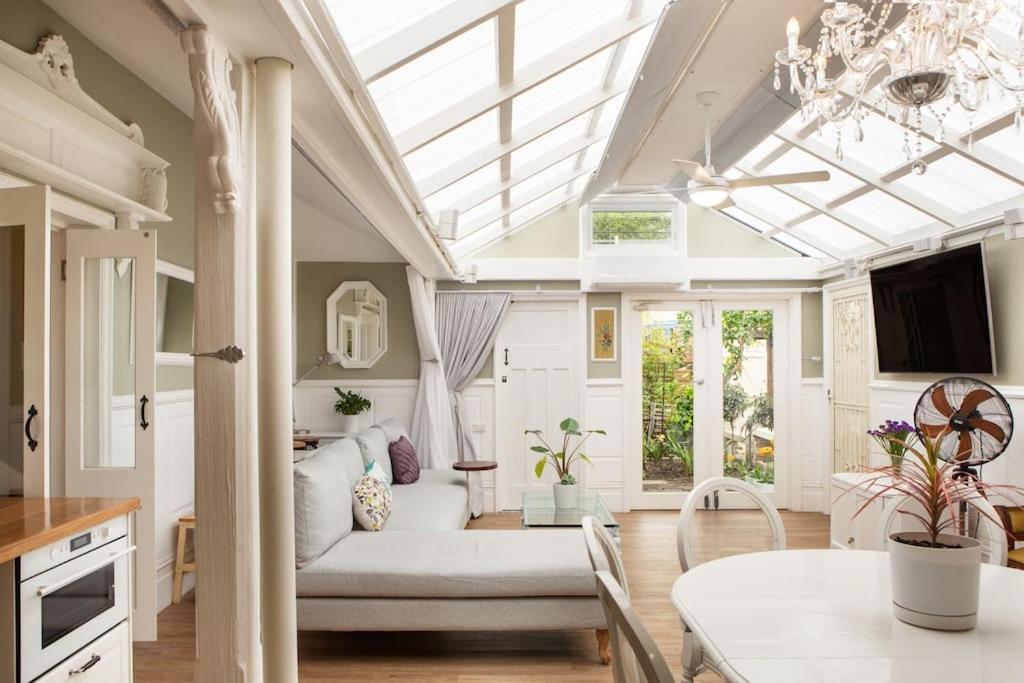 The East Redfern Mansion on Chelsea — 4-Star Luxury Hotel in Sydney, Australia