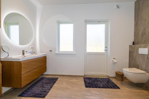 LL Properties Villa With a Hot tub & Scenic View