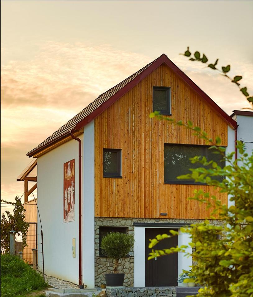 Meditrine - carbon neutral hotel in Milotice