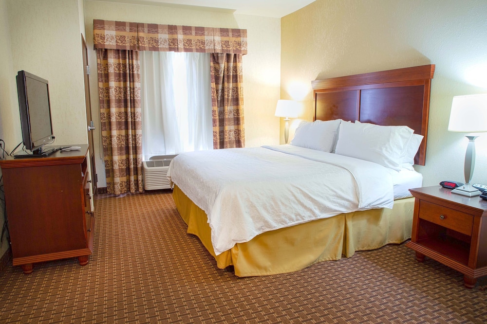 Holiday Inn Express & Suites Center by IHG - photo 14