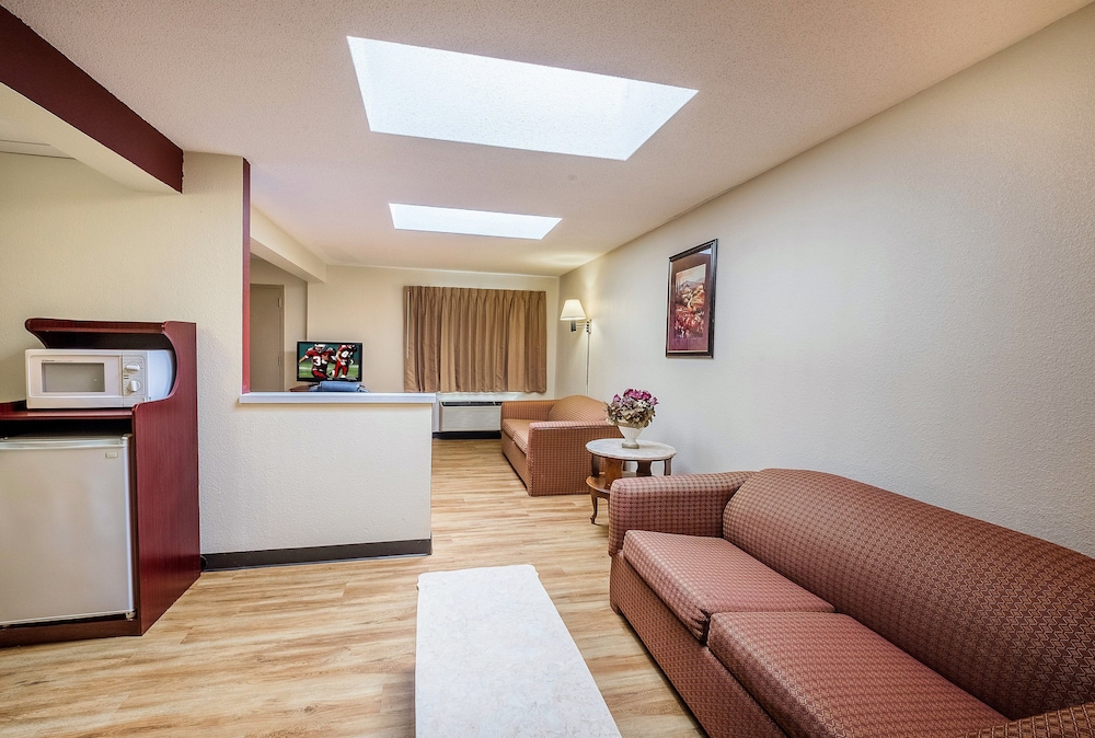Red Roof Inn Hartford Vernon - photo 15