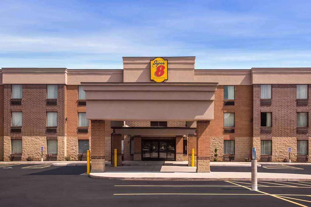Super 8 by Wyndham St. Louis North - photo 3