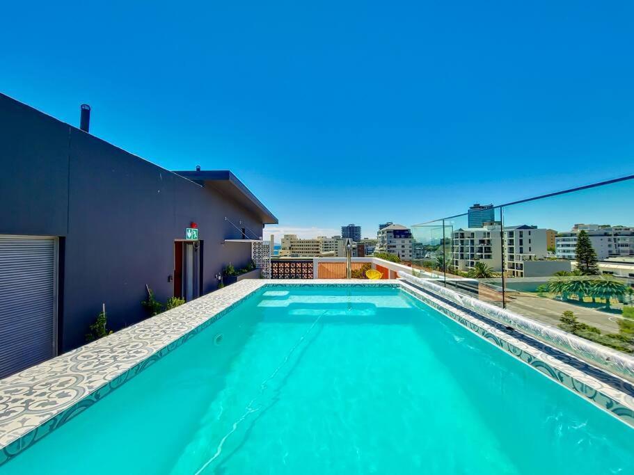 Secure Elegant Apartment Near Sea Point