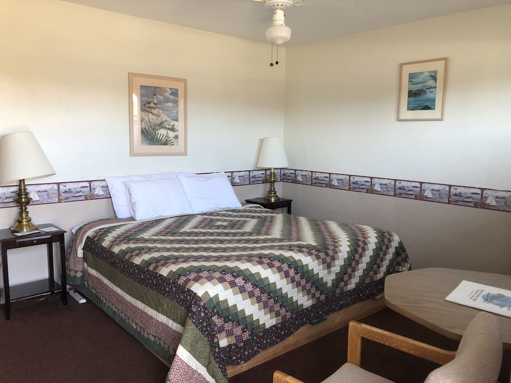 Florence Lighthouse Inn - photo 33