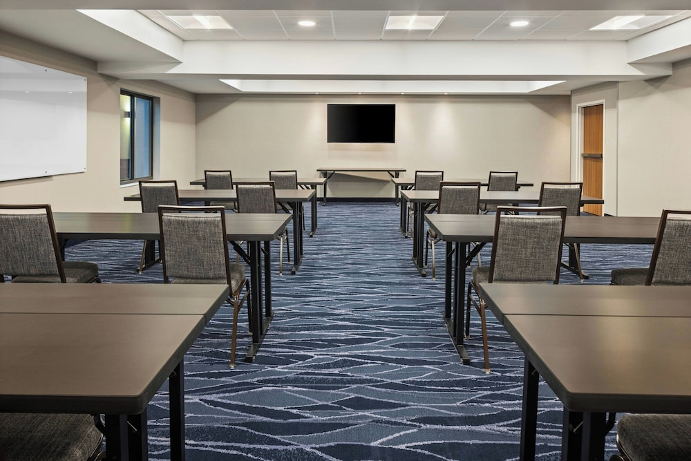 Fairfield by Marriott Inn & Suites Cedar Rapids North - photo 37