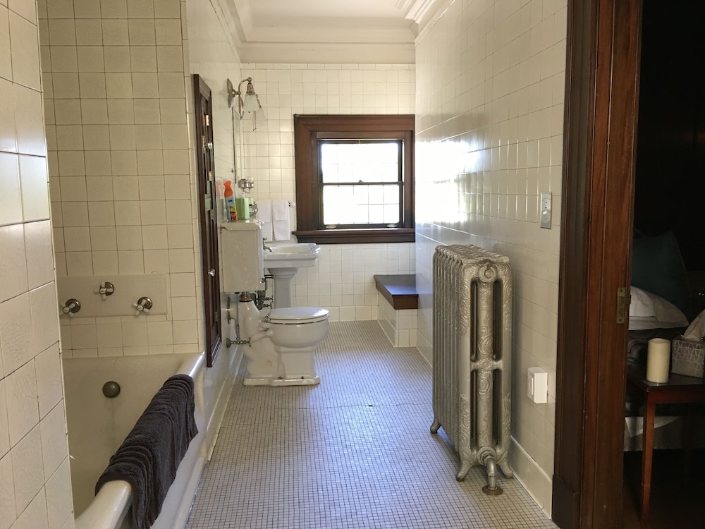 The Inn at Irwin Gardens - photo 10