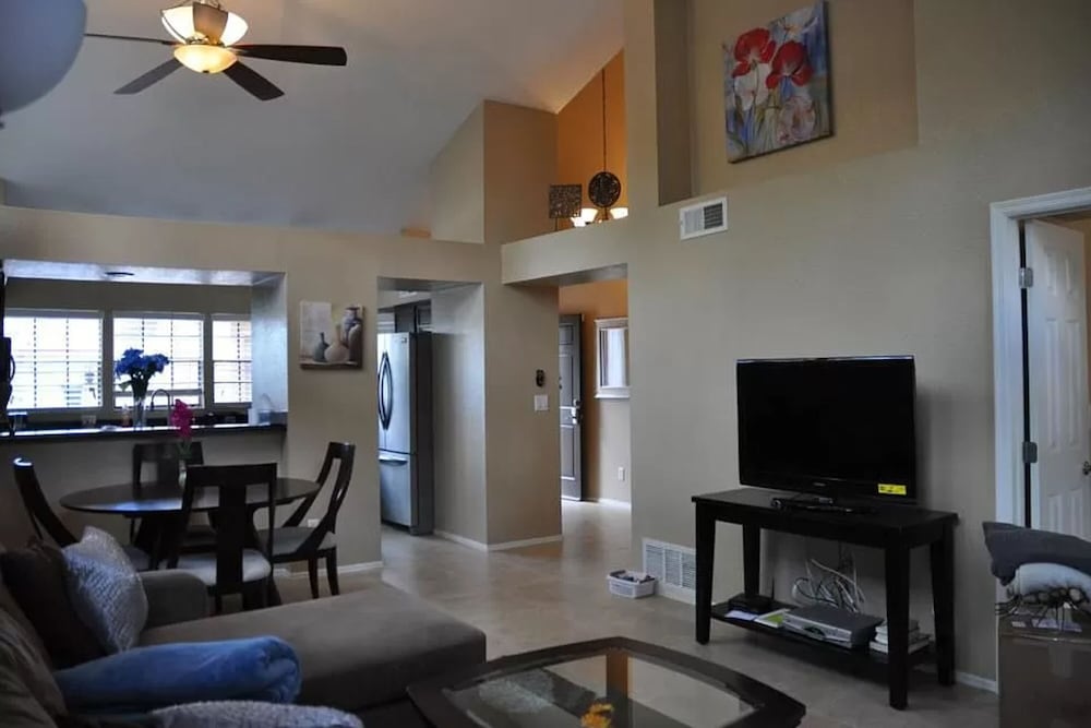 Charming 2BR 2BA by BlueBarrelHomes - photo 13