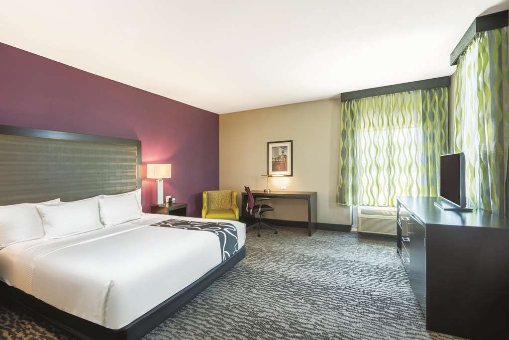 La Quinta Inn & Suites by Wyndham Memphis Downtown - photo 12