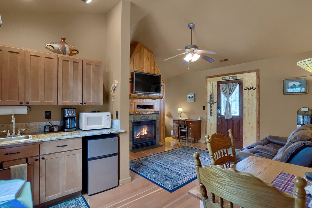 Pikes Peak Guest Cabin at Rocky Mountain Lodge - photo 8