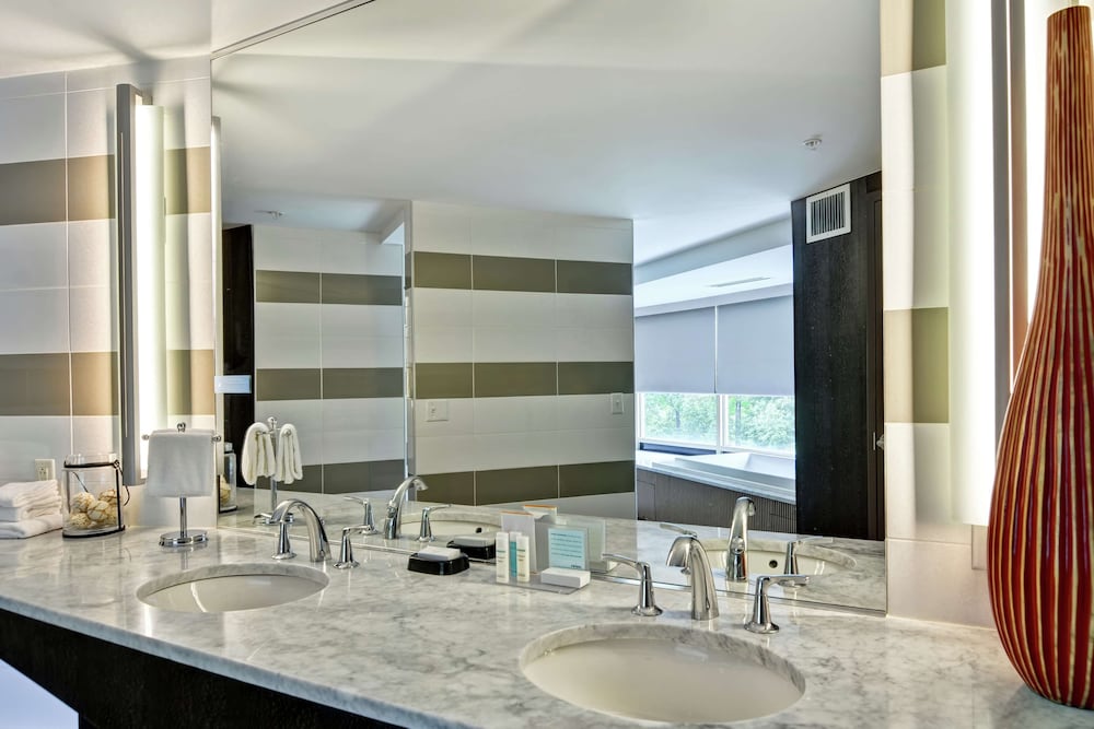 Hampton Inn & Suites Raleigh Crabtree Valley - photo 37