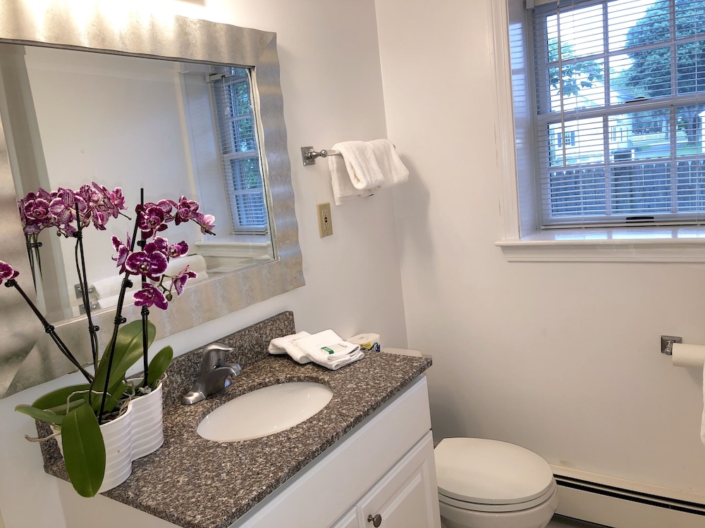 Hyannis Inn - photo 40