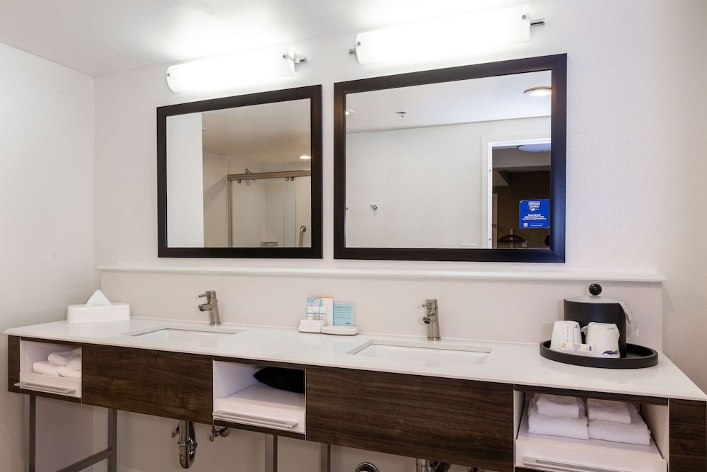 Hampton Inn & Suites Raleigh Cary Lenovo Center - photo 22