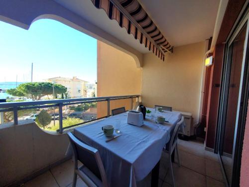 Frejus Plage Le Capitole T2 35m2 Climatise balcon — 4-Star Luxury Hotel in Frejus, France