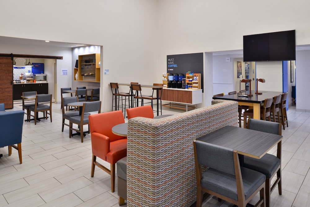 Holiday Inn Express Suites Farmington - photo 58
