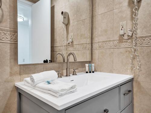 Ocean View Condo Beach Service 1504 — 4-Star Luxury Hotel in Miami Beach, United States