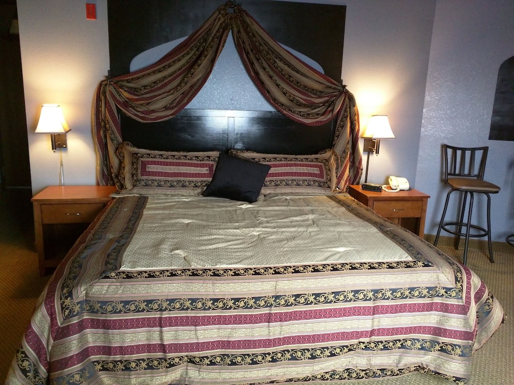Madelia Hotel & Suites - photo 35