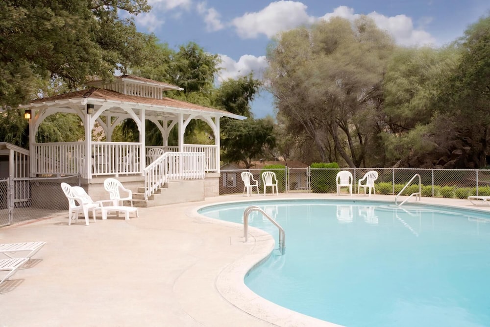Lazy J Ranch Motel - photo 12