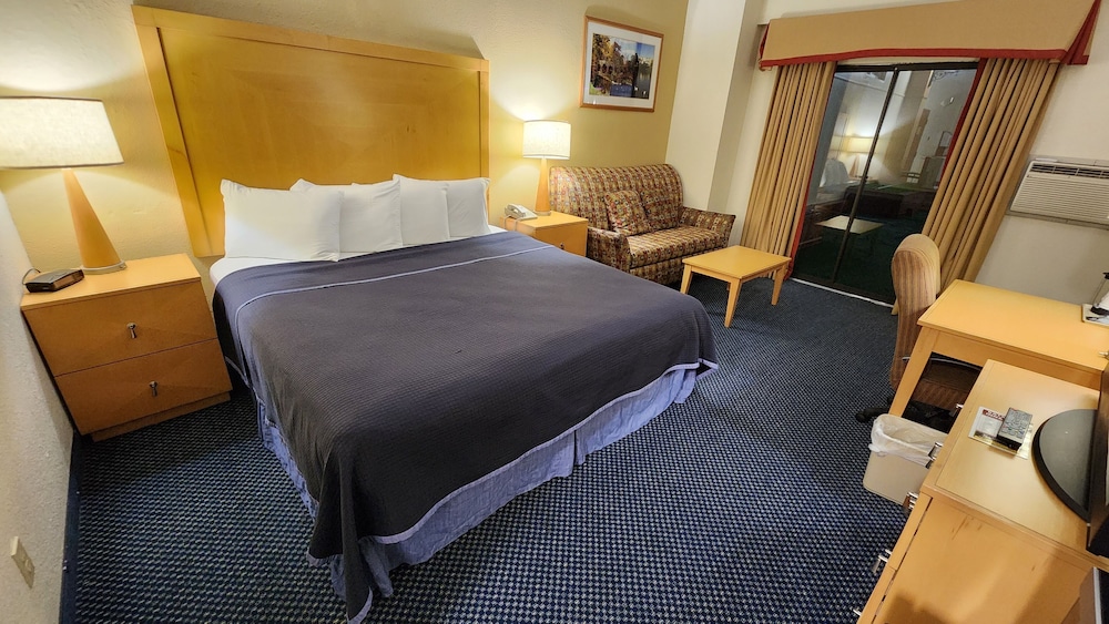 Katahdin Inn & Suites - photo 9