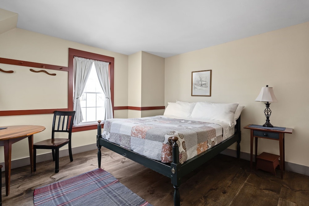 Artists Colony Inn & Restaurant - photo 13