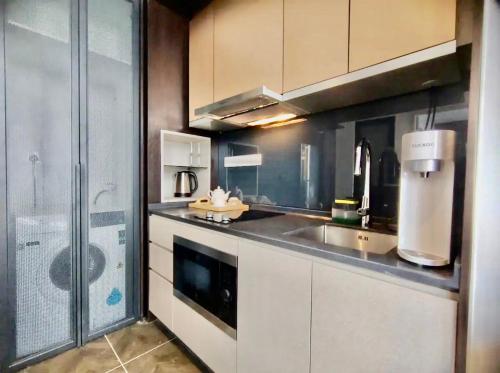Scarletz Suites KLCC by Minshuku — 4-Star Luxury Hotel in Kuala Lumpur, Malaysia