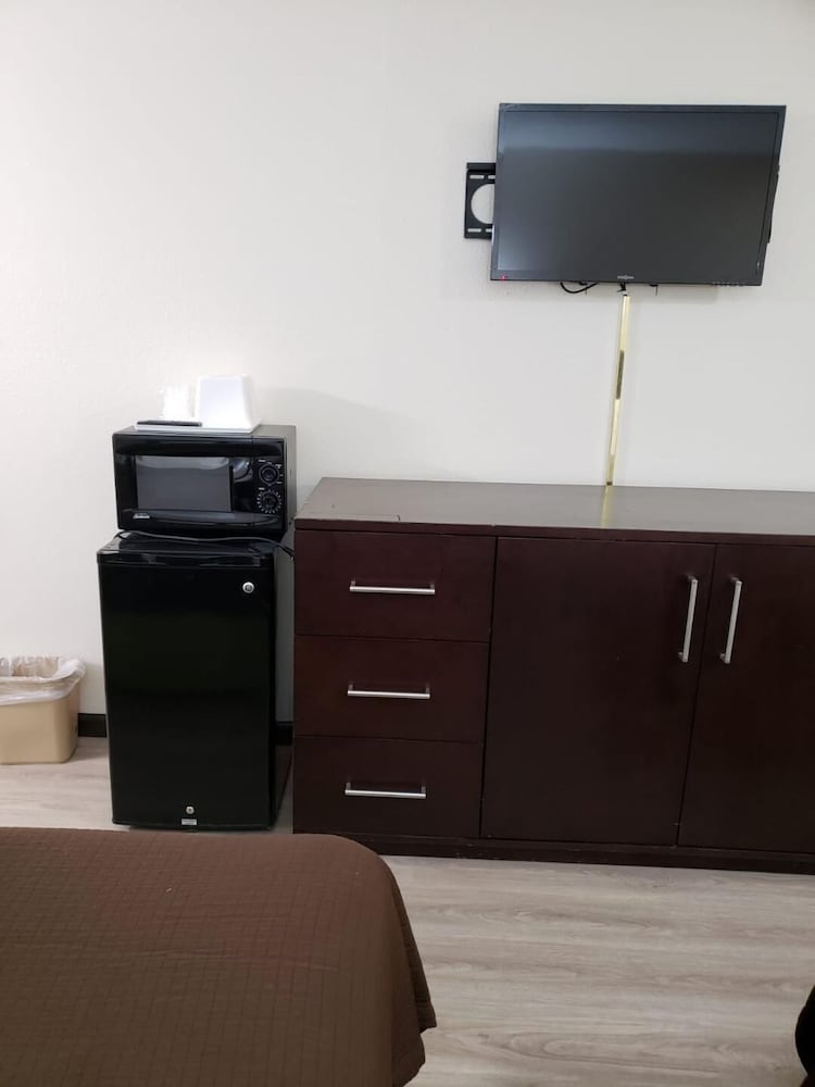 Value Inn & Suites - photo 8