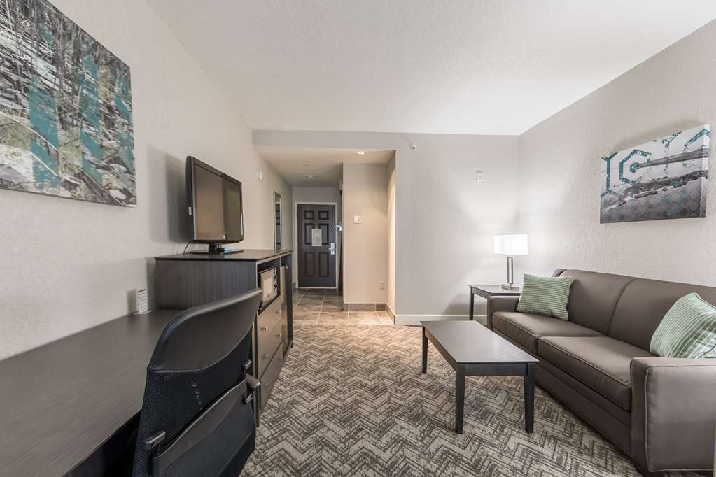 Best Western Plus Sebastian Hotel & Suites - photo 10