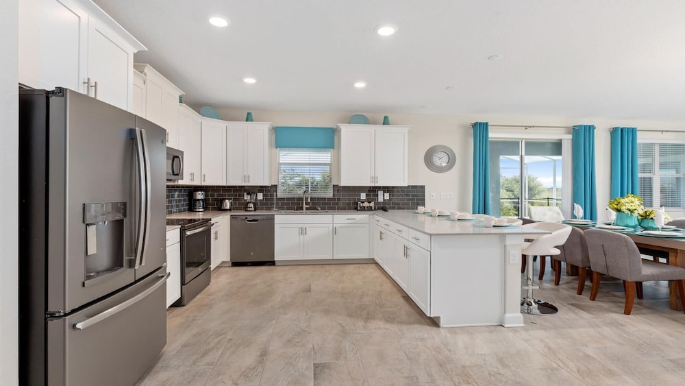 Spacious 6BR w Pool SPA With a Stunning Green View - photo 23