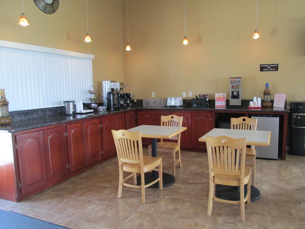 Valley Oaks Inn Woodland - photo 11