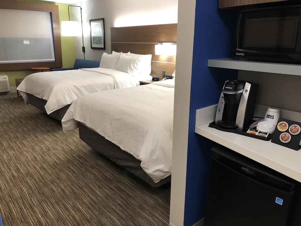 Holiday Inn Express & Suites Racine by IHG - photo 12