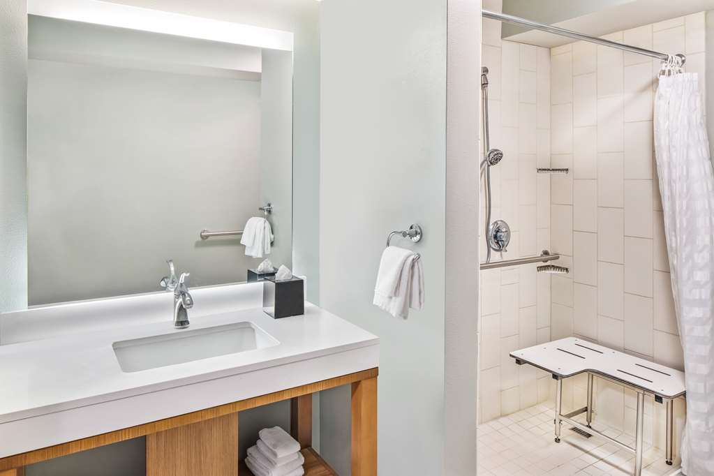Hyatt Place Waikiki Beach - photo 32