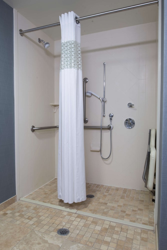Hampton Inn & Suites Vineland - photo 20