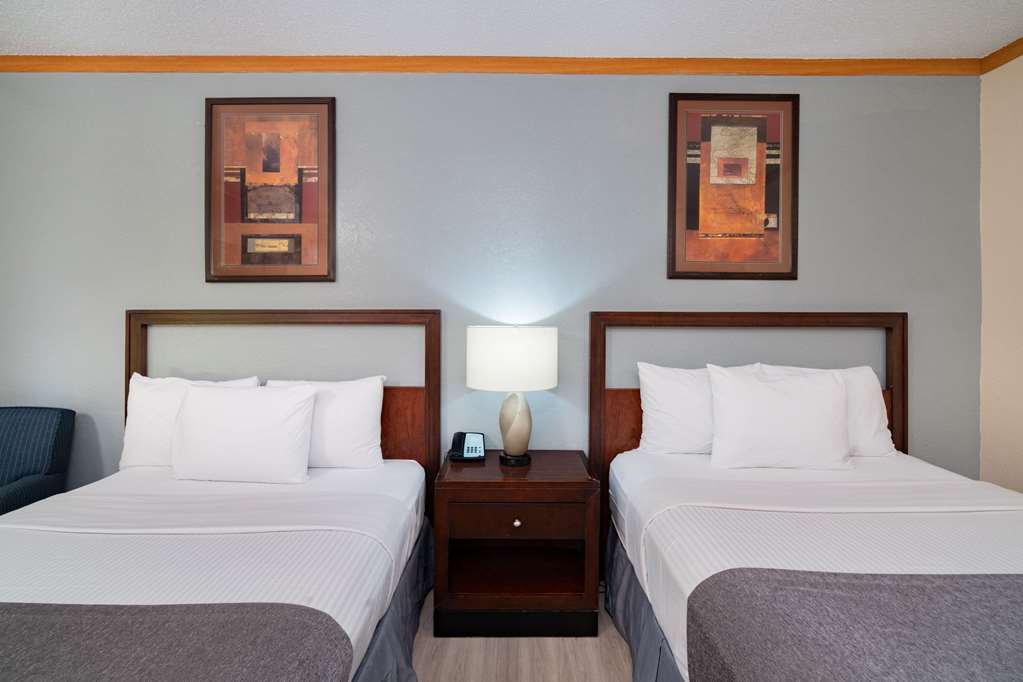 Red Roof Inn & Suites Hinesville - photo 26