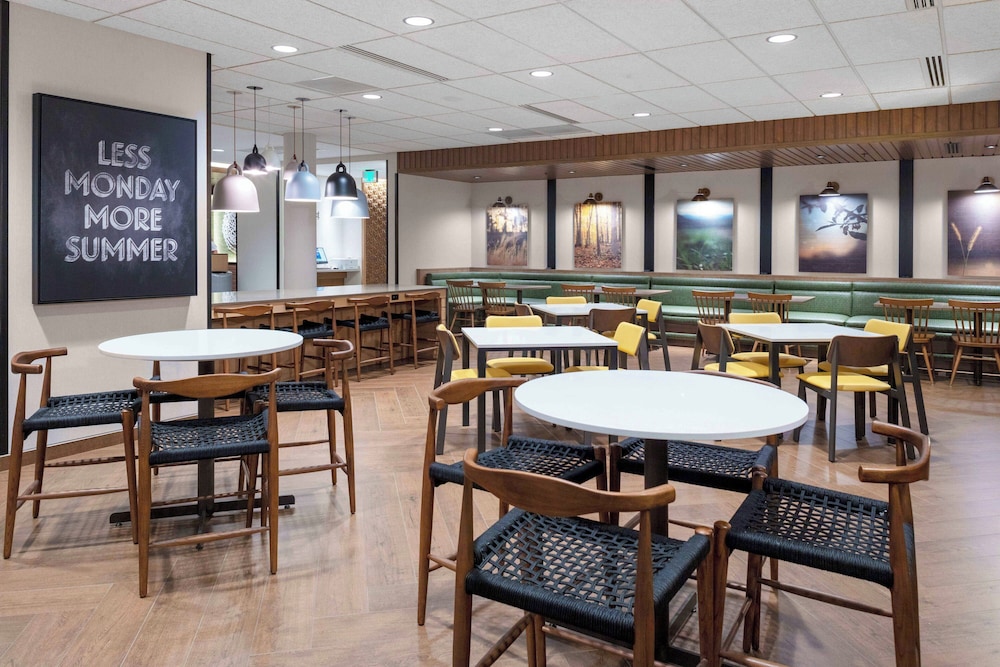 Fairfield Inn & Suites by Marriott Medford - photo 20
