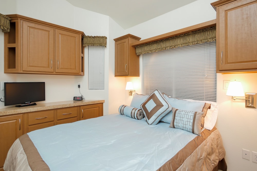 The Cottages at Golden Village Palms RV Resort - photo 4