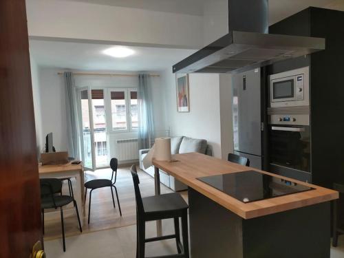 Piso Recien Reformado Con Balcon — Haro