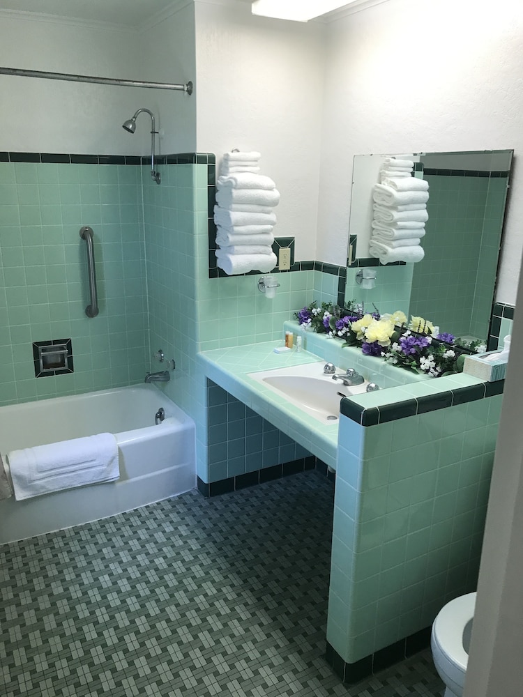 The Evergreen Inn Motel and RV Park - photo 16