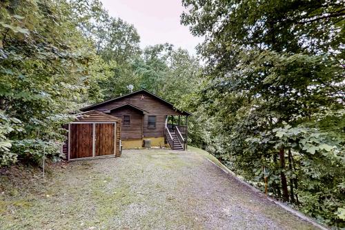 Black Bear's Den — 4-Star Luxury Hotel in Murphy, United States