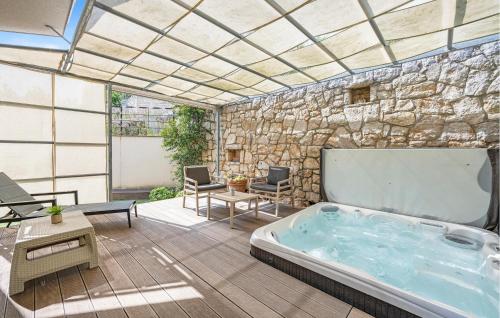 Lovely Apartment In Murter With Wifi Csv284 — 4-Star Luxury Hotel in Murter, Croatia