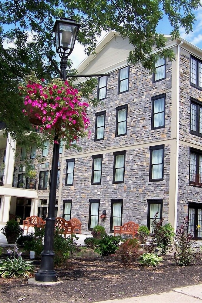 Niagara Crossing Hotel & Spa - photo 32