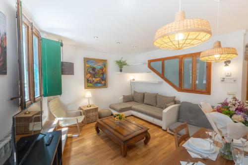 TuApartamento Estafeta 15 in Pamplona, Spain