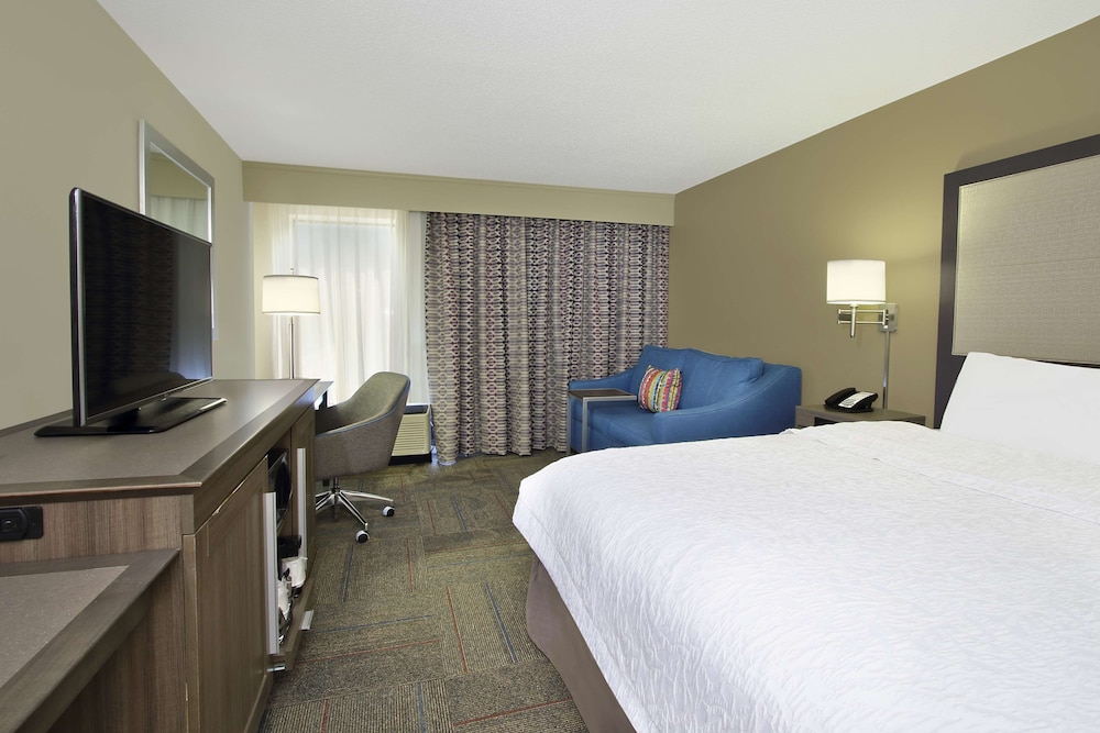Hampton Inn Madison - photo 9