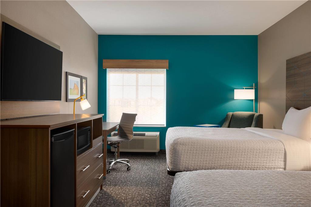 La Quinta Inn & Suites by Wyndham Shawnee - photo 14