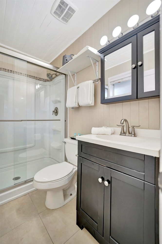 Stones Throw Beachfront Luxury Suites - photo 62